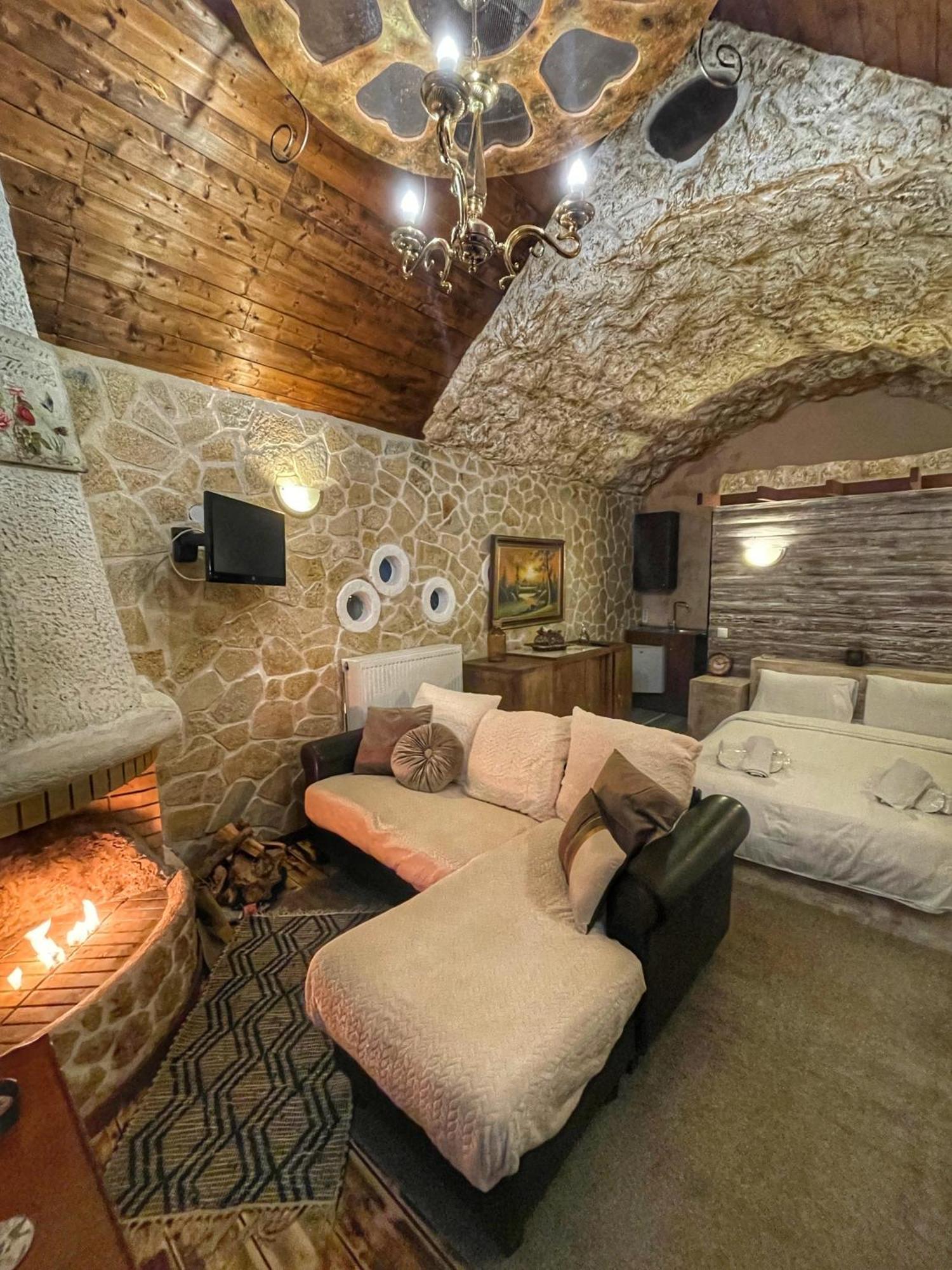Anilia Guesthouse Synikia Mesi Trikalon Exterior photo