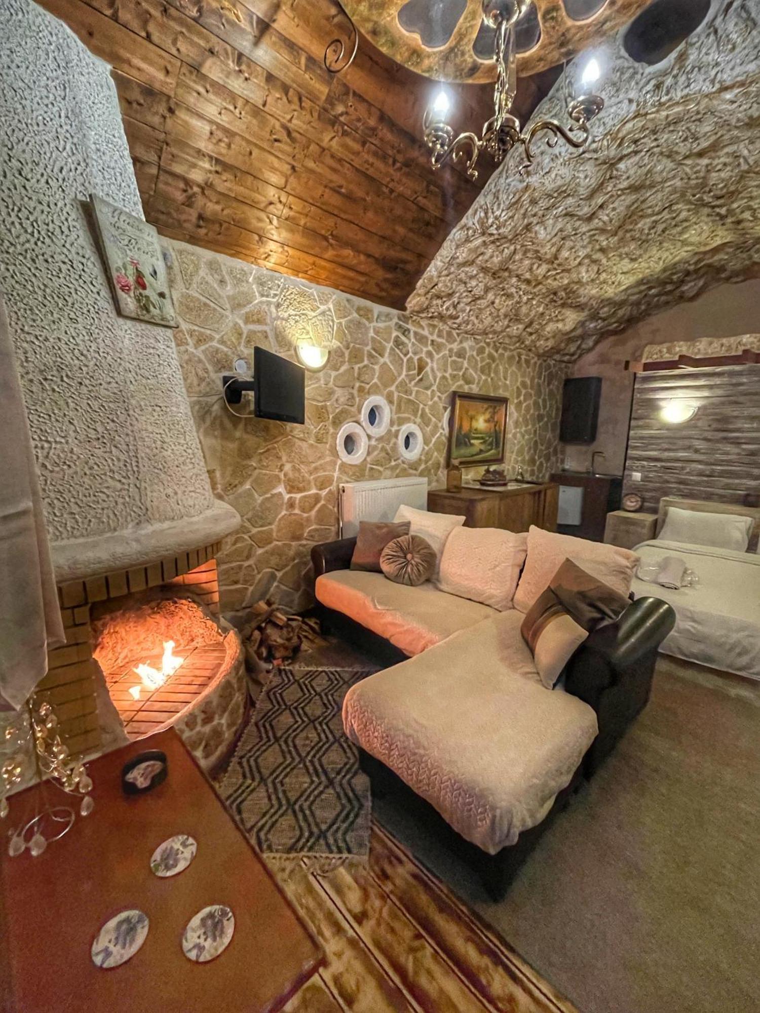 Anilia Guesthouse Synikia Mesi Trikalon Exterior photo